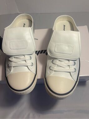 Funky Monkey White Leather Slip-On Boho Mule Sneakers Womens 8 New